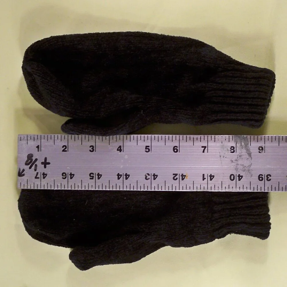 Assorted *Gloves, Mittens, Scarfs, Toboggan/Hat